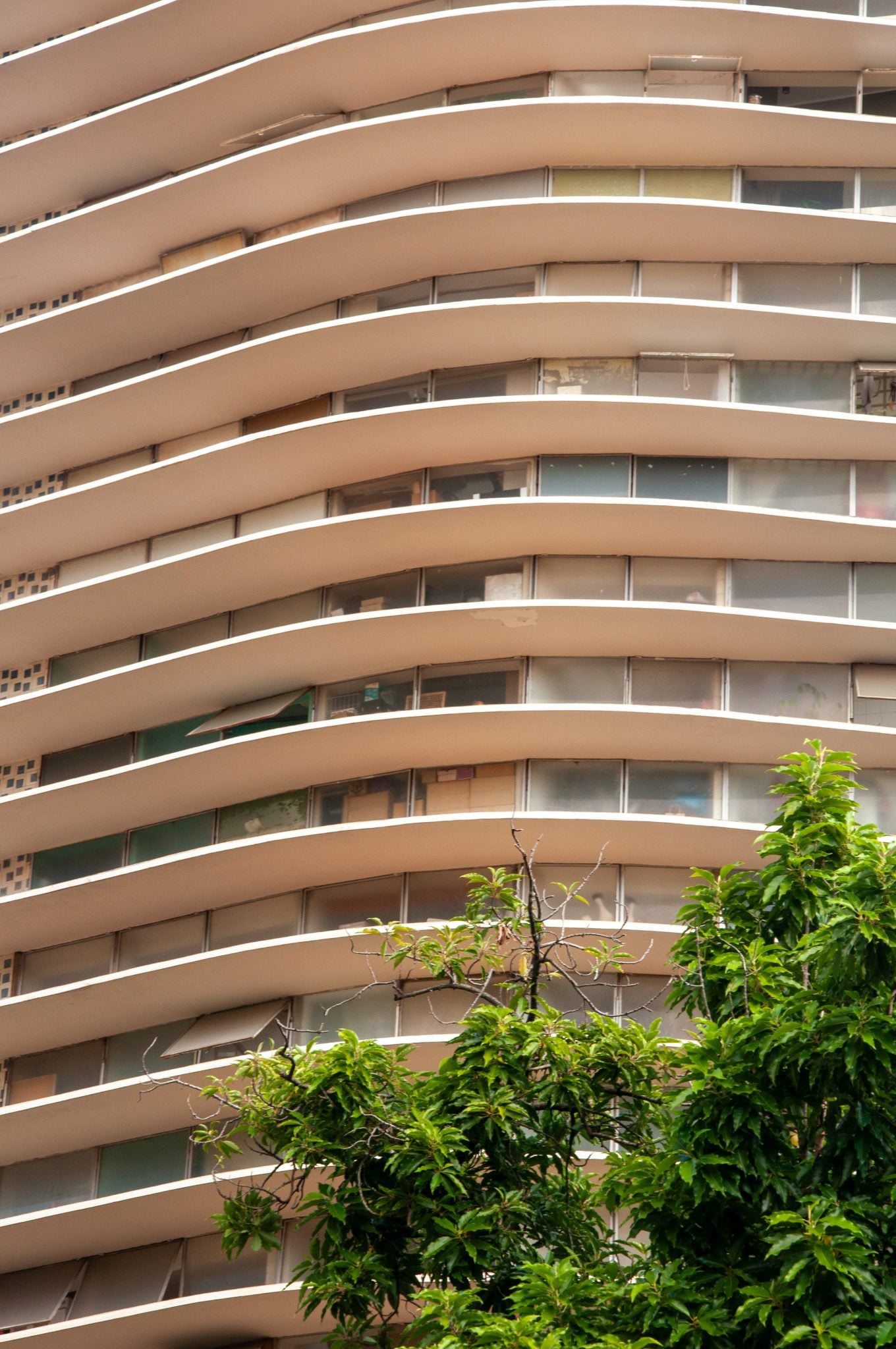 Edifício Niemeyer: curvas e dinamismo do famoso cartão-postal