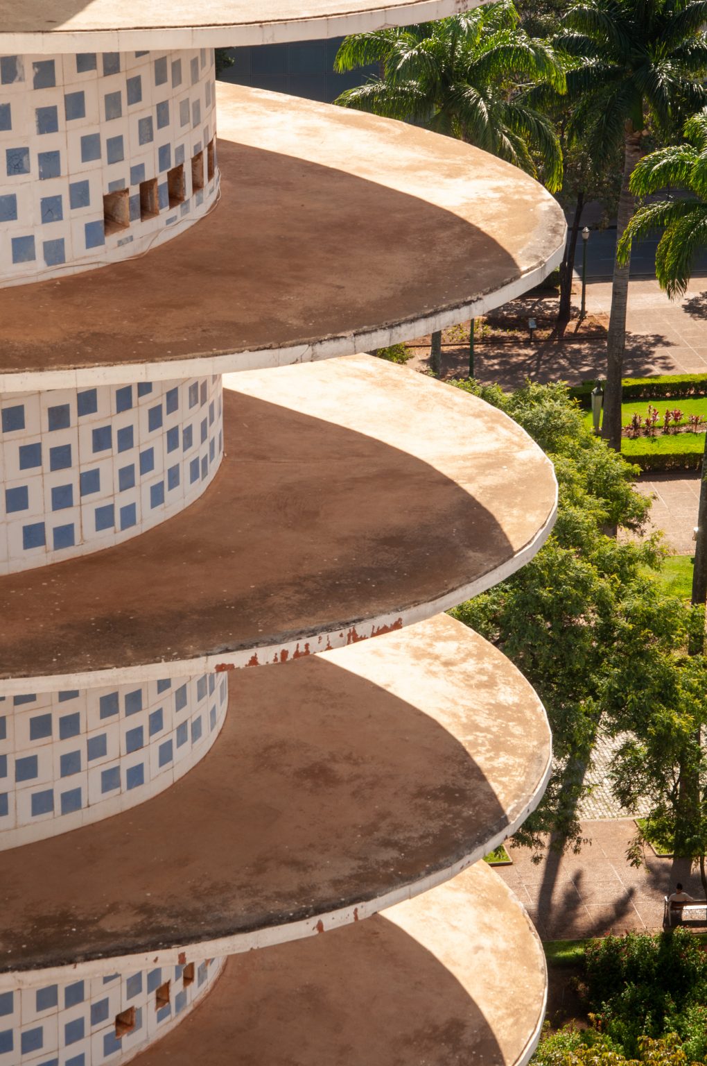 Edifício Niemeyer: curvas e dinamismo do famoso cartão-postal