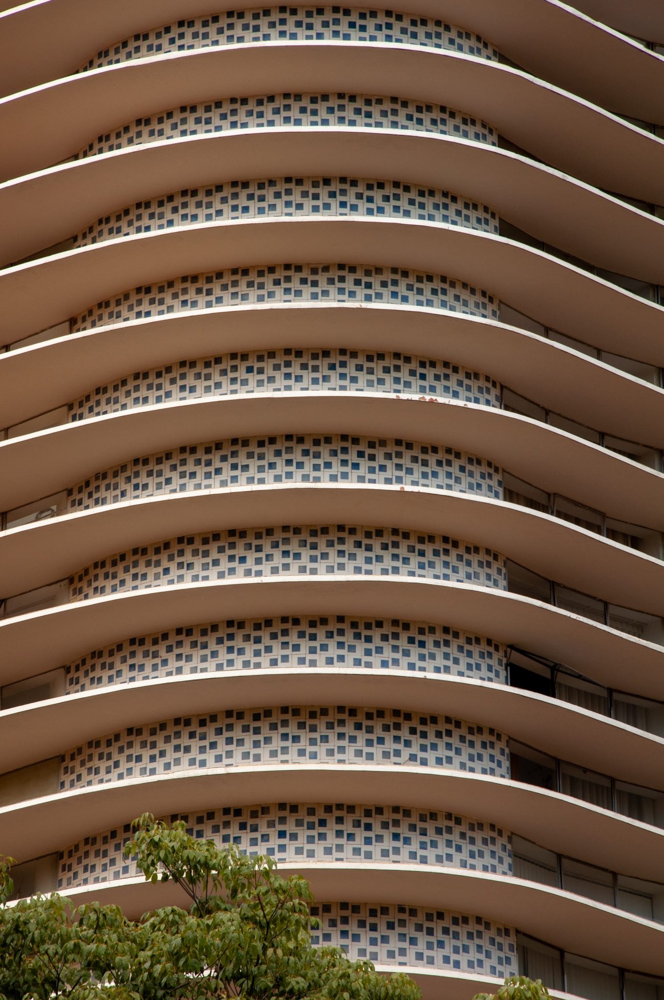 Edifício Niemeyer: curvas e dinamismo do famoso cartão-postal