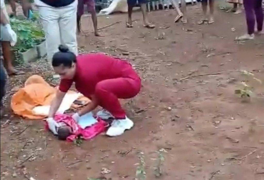 Casal é preso suspeito de abandonar recém-nascido atacado por animal em MG; mãe adolescente é apreendida