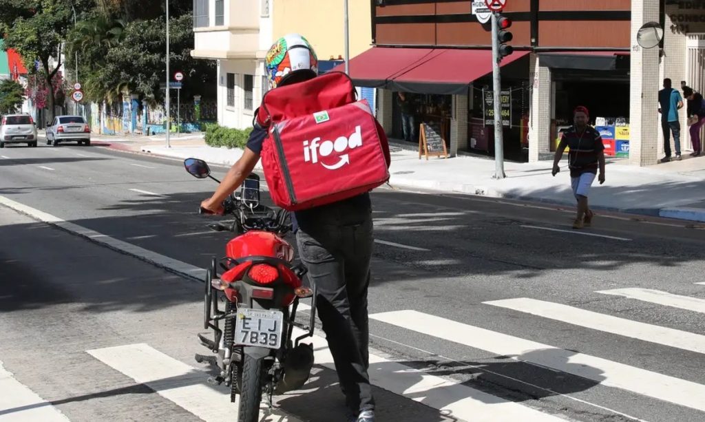 iFood divulga reajuste na taxa mínima de entrega a trabalhadores
