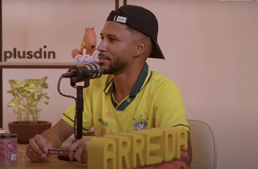 Influenciador Colé Markin relembra promessa de tatuagem inusitada