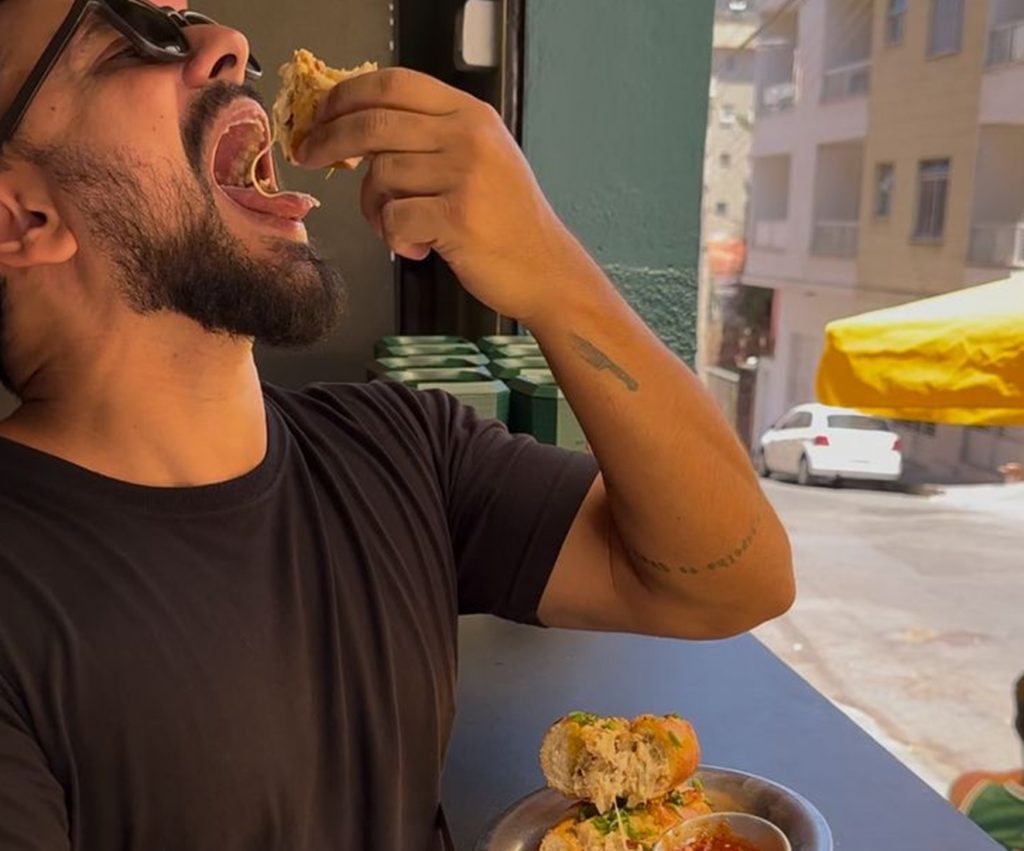 Divulgando um prato em meu próprio bar: Nele, sou meu melhor influencer