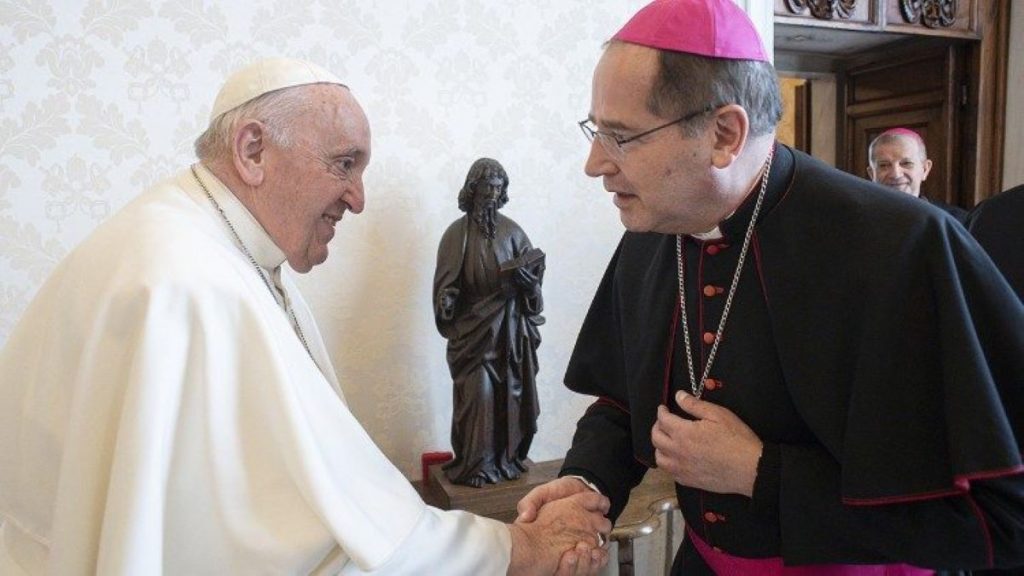 Dom Walmor vai celebrar missa pela alma do Papa Francisco em BH