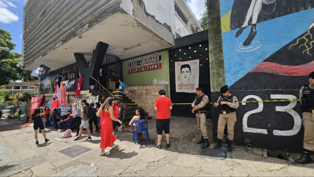 Ocupação na antiga sede do Dops em BH