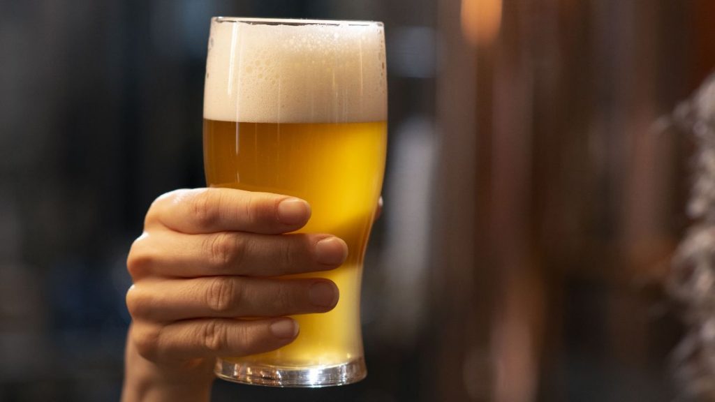 Vendedora demitida beber