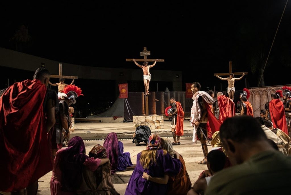 Peça da 'Paixão de Cristo', tradição há 42 anos, será apresentada em Contagem