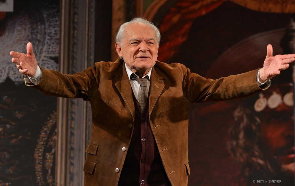 Othon Bastos completa 92 anos e traz monólogo 'Não me entro, não!' a Belo Horizonte