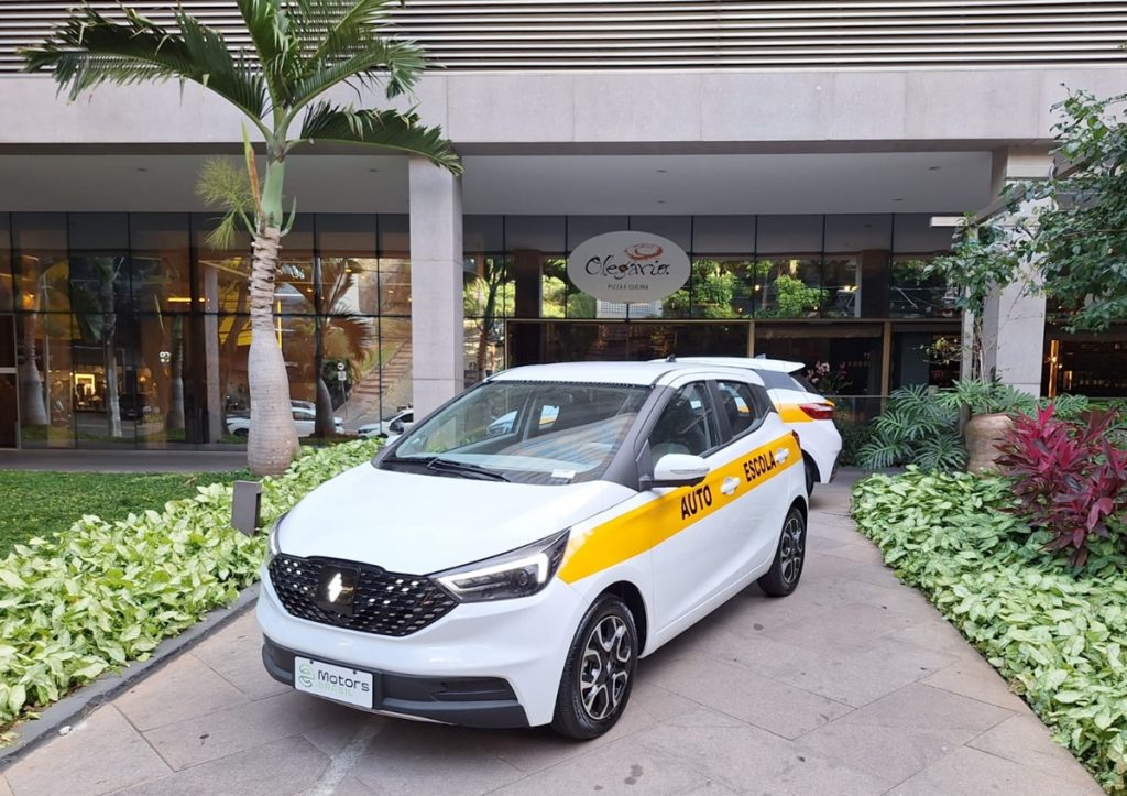 carro elétrico com câmbio manual