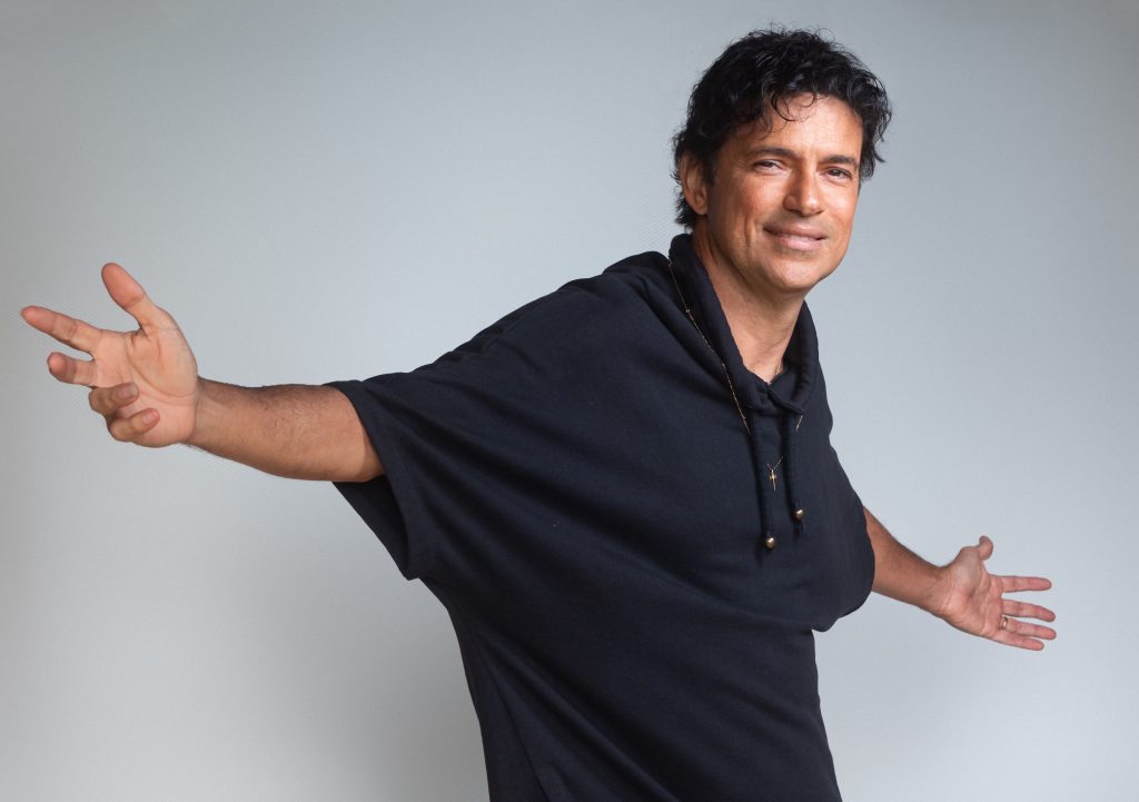 Jorge Vercillo chega a BH para fazer show que celebra 30 anos de carreira