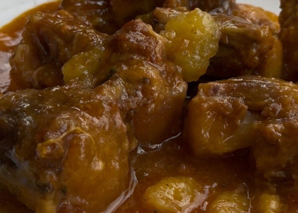 Rabada com batatas no Bar do João Mendonça