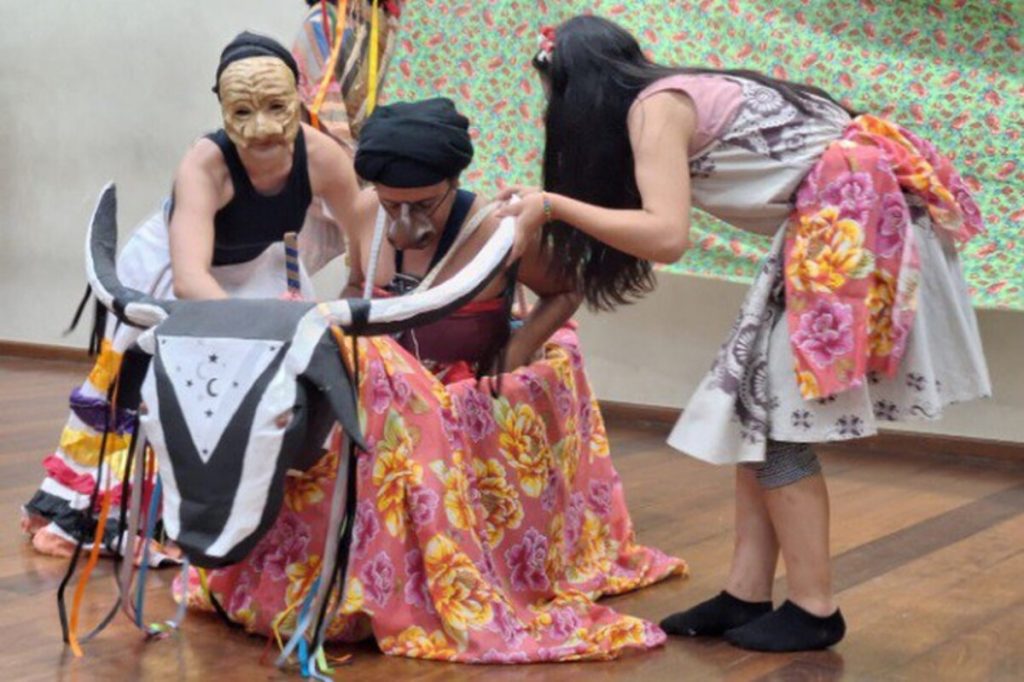 Estudantes de teatro da UFMG apresentam espetáculos gratuitos em BH