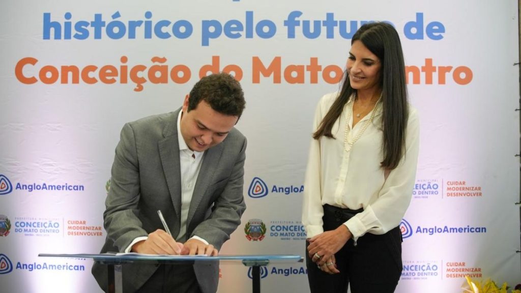 Otacílio Neto Costa Mattos e Ana Sanches assinam protocolo de intenções em conceição do mato dentro