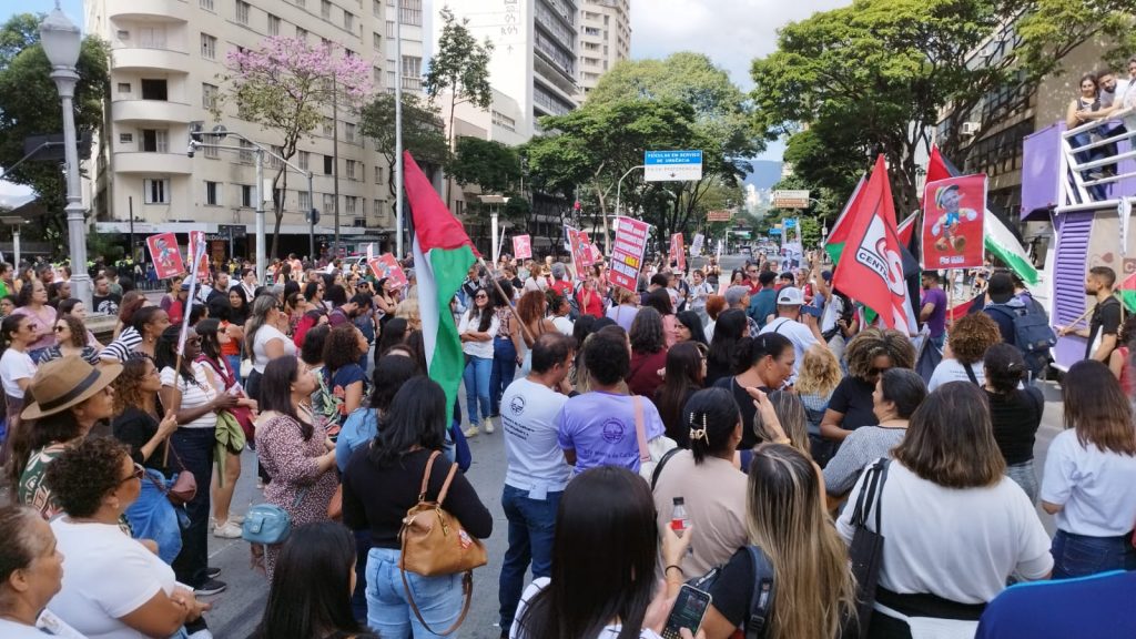 Greve da rede de educação municipal continua apesar de vale anunciado pela PBH