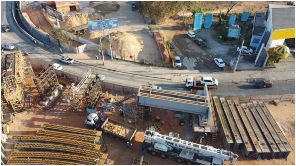Obra viaduto Cristiano Machado trânsito