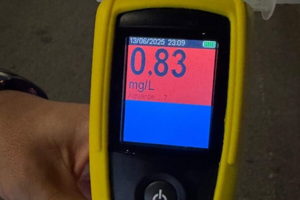 PRF prende motociclista embriagado, sem CNH e com documento vencido na BR-040, em BH
