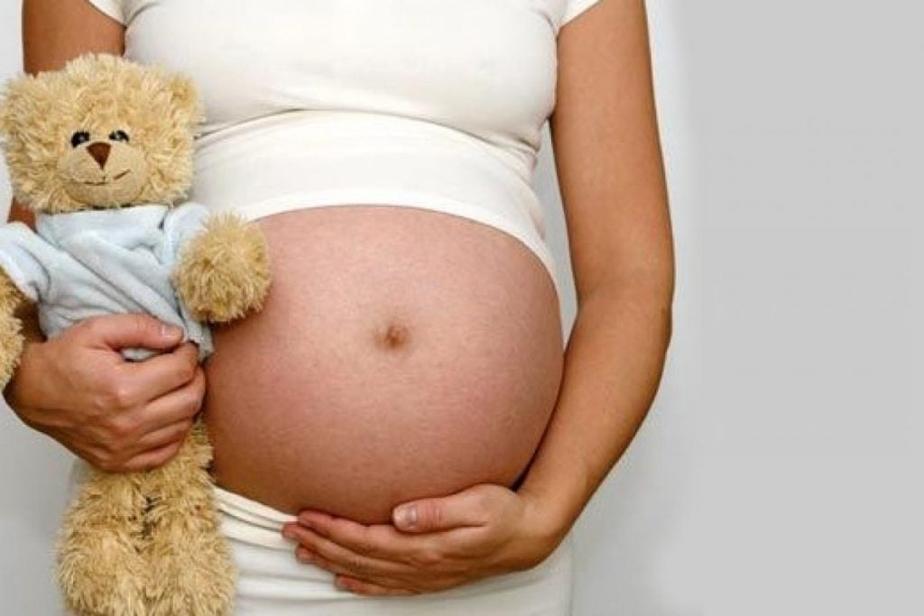 Adolescente de 12 anos descobre gravidez após procurar UPA com dores de barriga em Minas