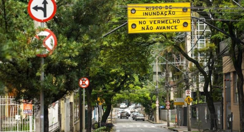 BHTrans vai instalar 10 placas de risco de alagamento em vias da capital