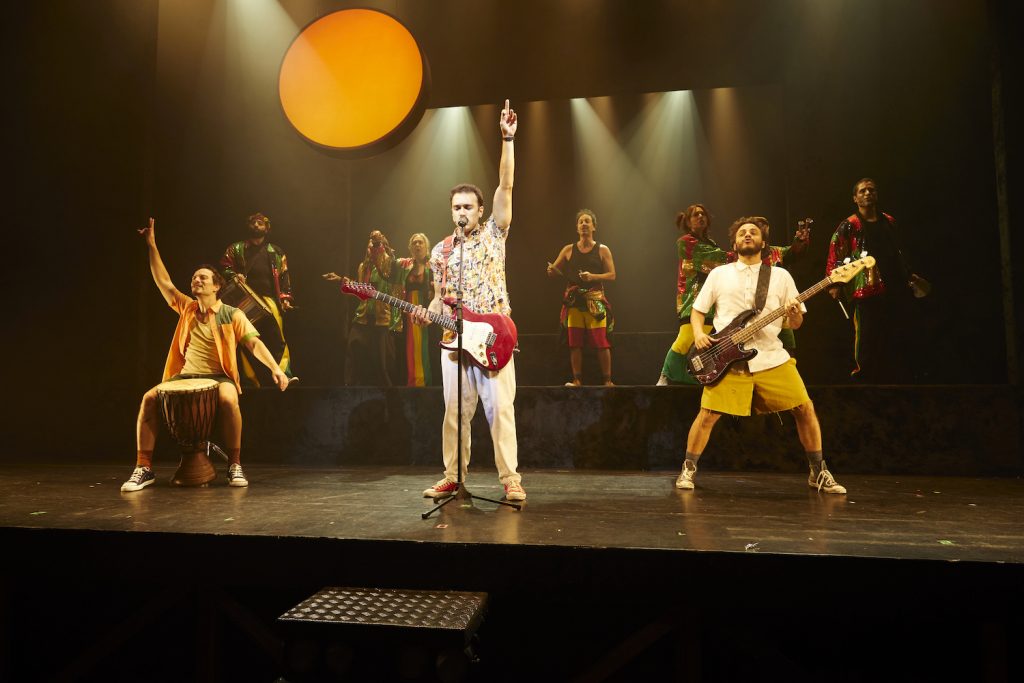 Peça sobre Paralamas do Sucesso chega a BH neste fim de semana