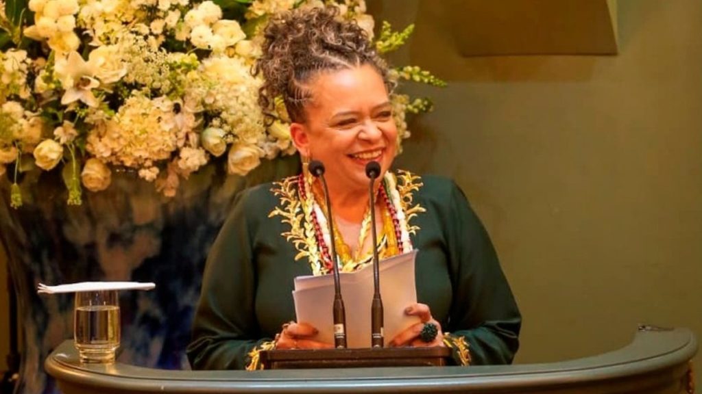 Mineira Ana Maria Gonçalves se torna a primeira mulher negra a tomar posse na Academia Brasileira de Letras