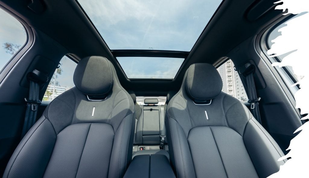 Omoda 7 interior em couro