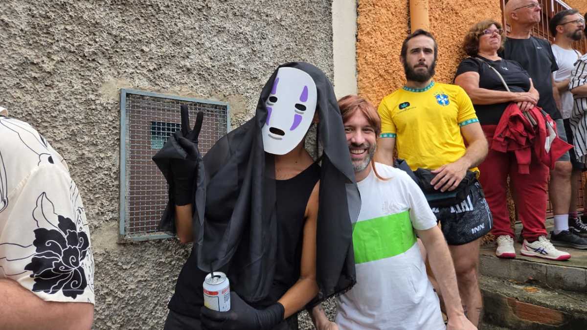 Bloco Queimando o Filme faz homenagem ao 'O Agente Secreto' no desfile de 2026 (Vinícius Sampaio/BHAZ)