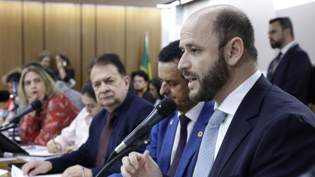 Rossieli afirma que governo vai manter escolas cívico-militares