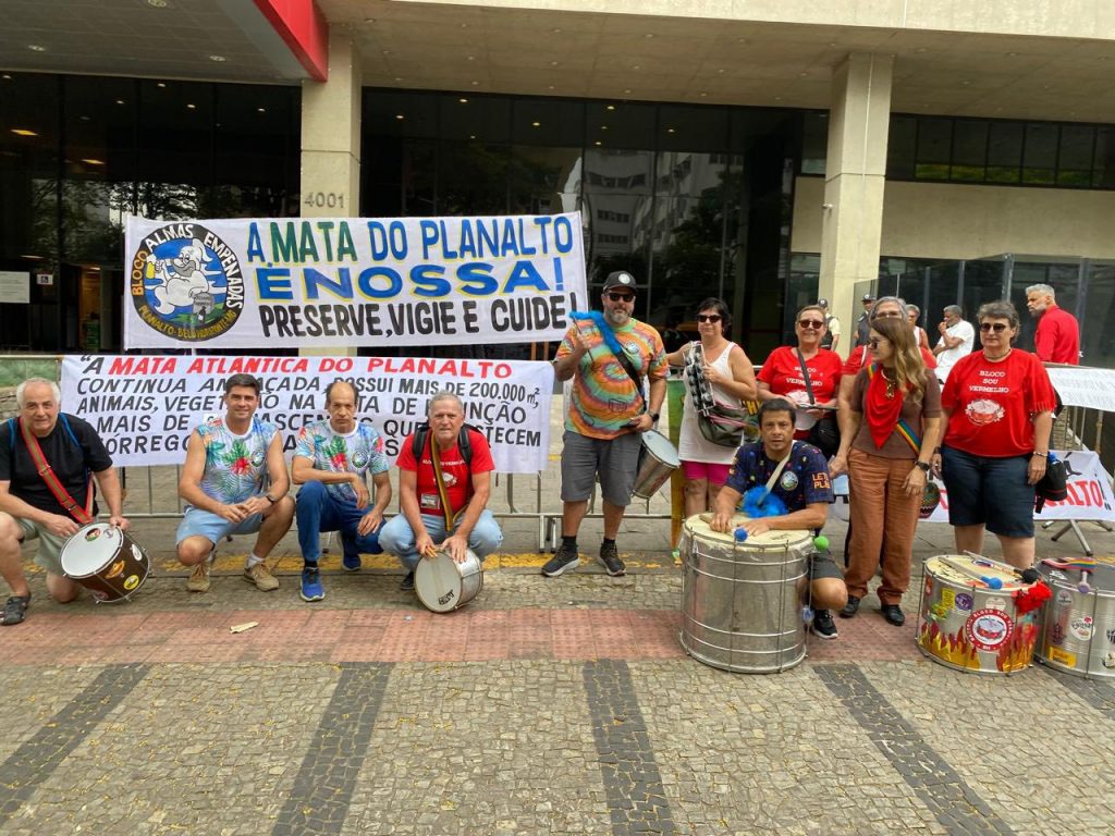 Almas Empenadas em Protesto