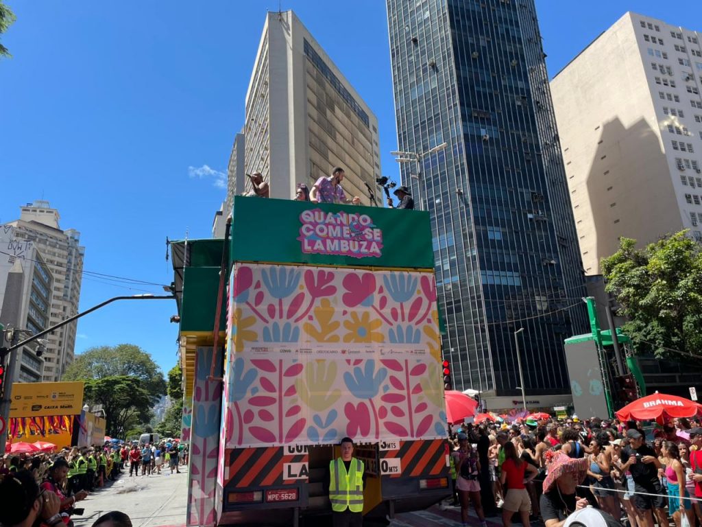 Foliões do bloco Quando Come Se Lambuza arrasam na criatividade das fantasias, confira fotos