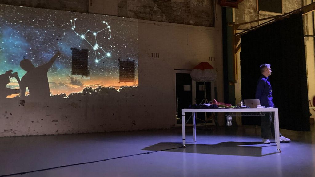 Festival Faísca promove performance em BH sobre impactos das máquinas no corpo