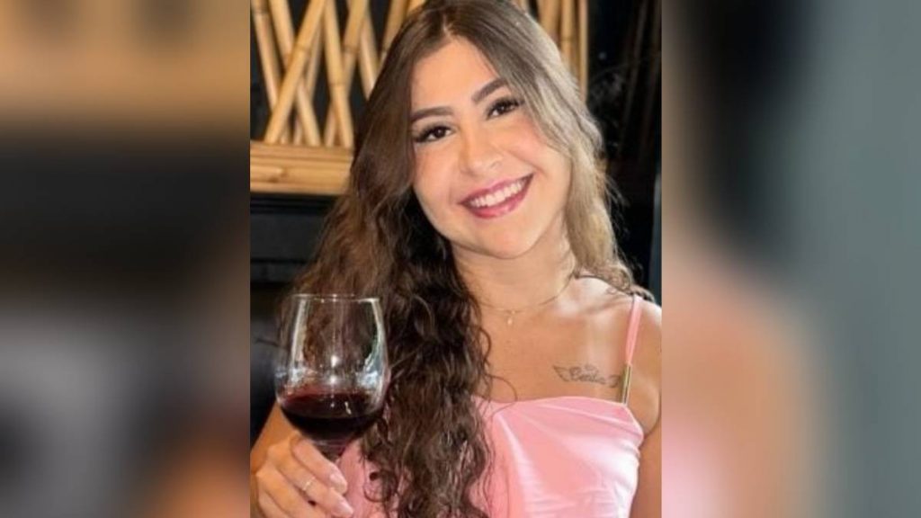 Mineira morta pelo namorado em Goiás é enterrada em Pará de Minas