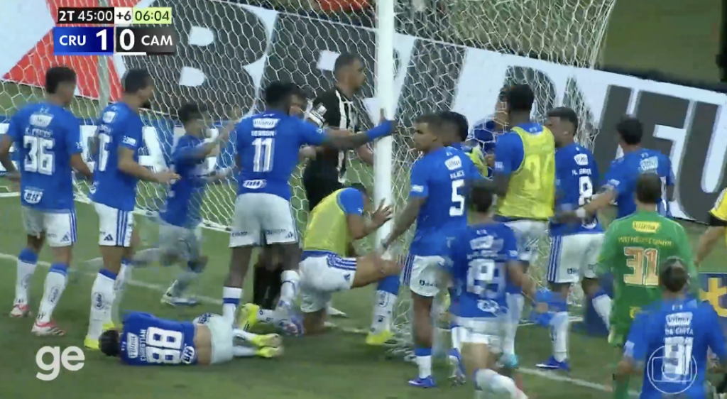 Galo e Cruzeiro briga generalizada final Campeonato Mineiro