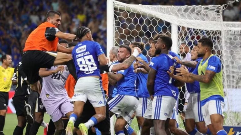 jogadores punidos clássico