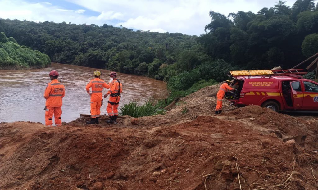 Bombeiros encontram corpo no Rio das Velhas, que pode ser de vítima de Sabará