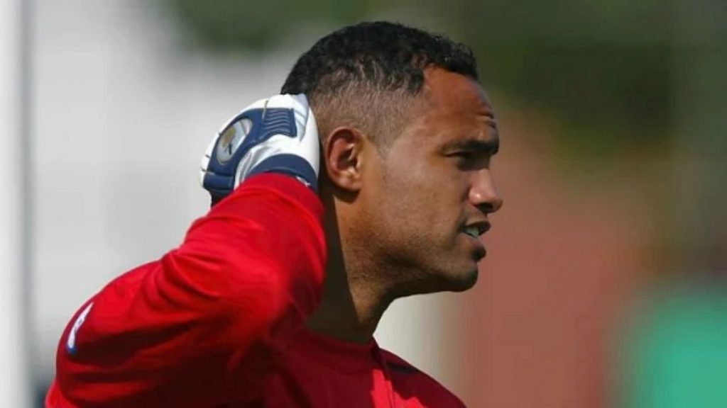 Goleiro Bruno foragido
