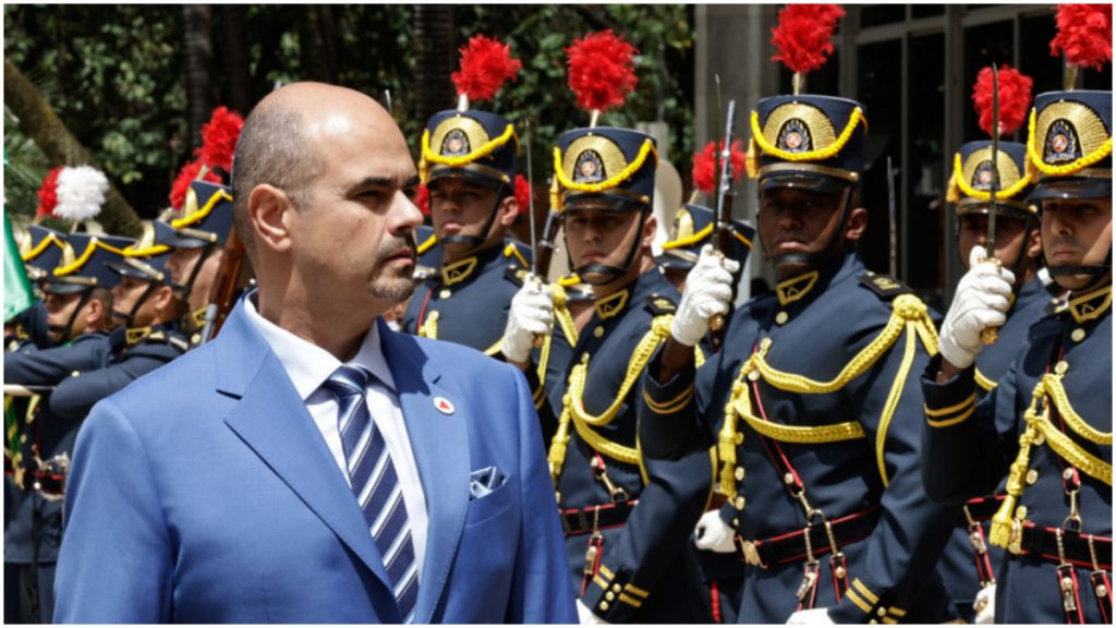 Mateus Simões governador