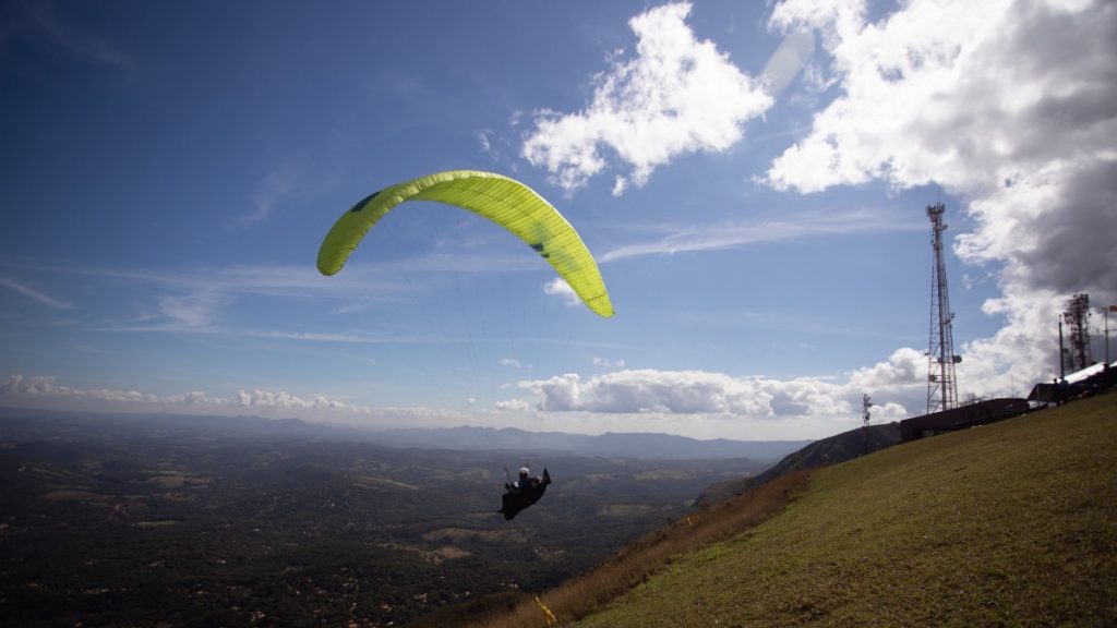 parapente na serra da moeda