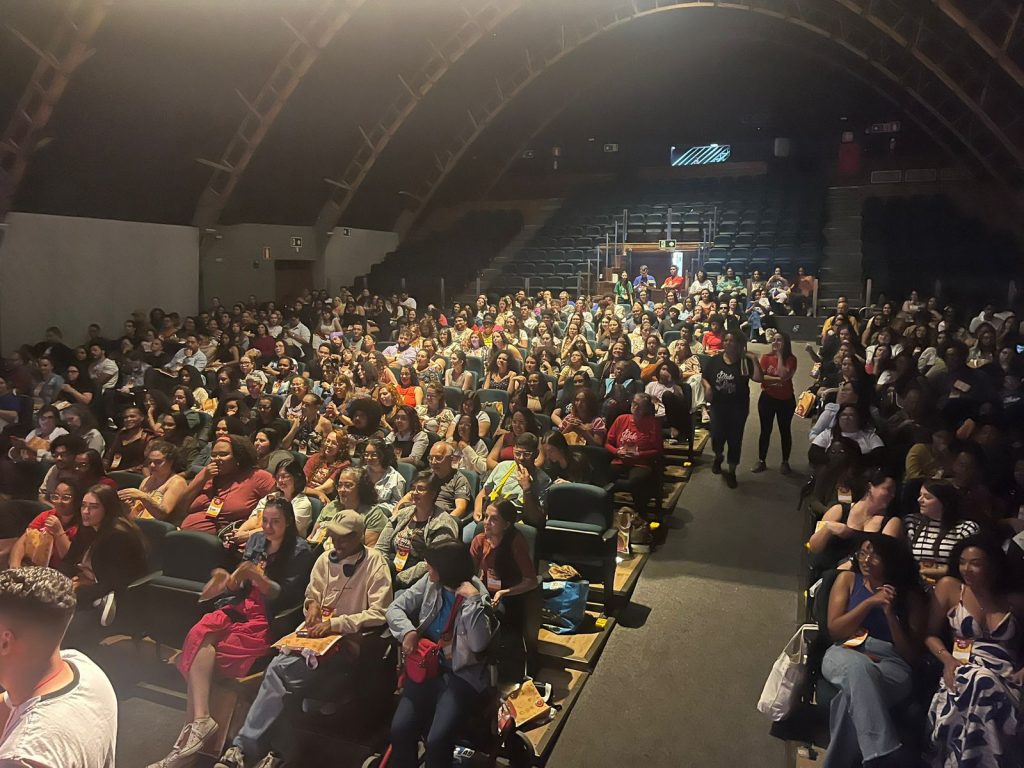 Clube do Livro BH se reúne no Teatro Francisco Nunes