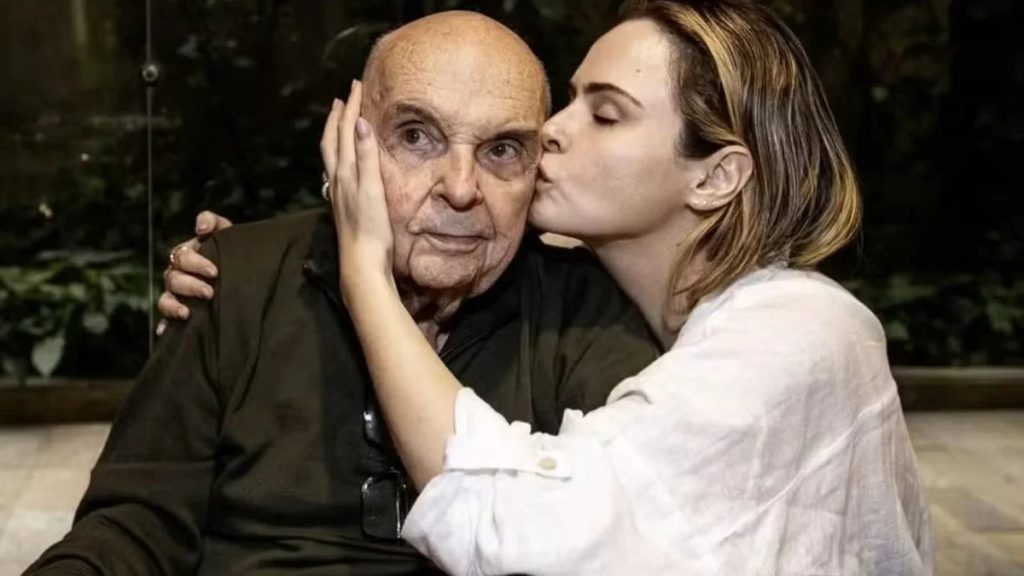 Corpo de Gerardo, pai de Ana Paula Renault, é velado em BH