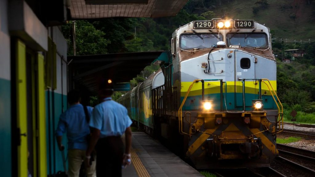 trem de passageiros vale viagens minas gerais