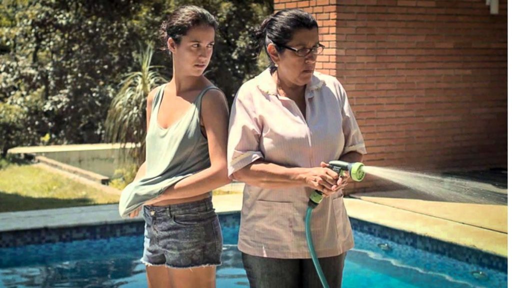 Camila Márdila e Regina Casé como Jéssica e Val em "Que Horas Ela Volta"