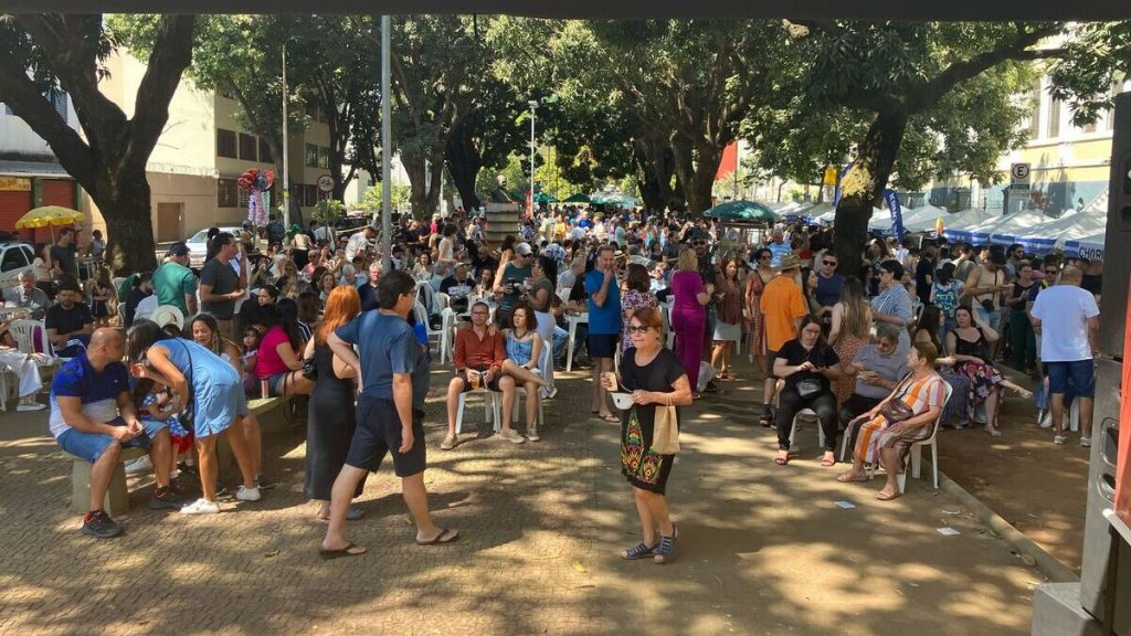 Empanadas e tango: Praça da Assembleia, em BH, recebe festa argentina