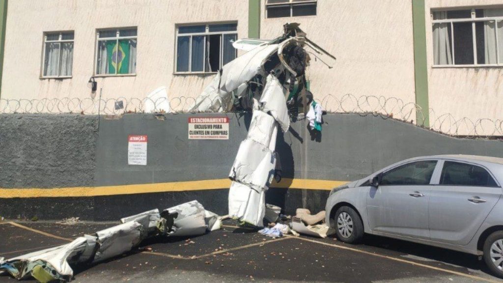 avião se choca contra prédio no bairro silveira