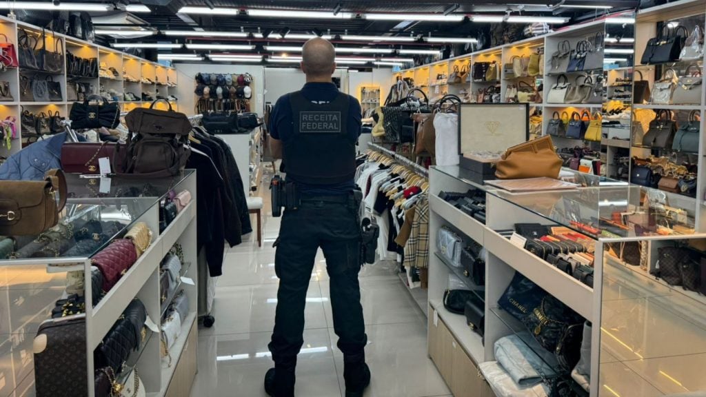 Operação da Receita Federal no Shopping Oiapoque, em BH