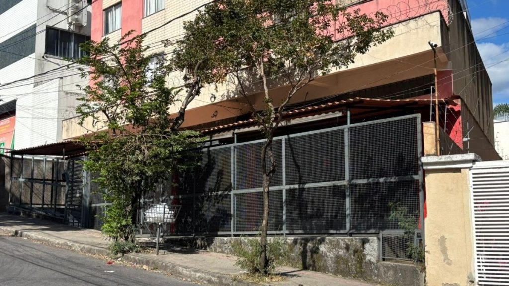Restaurantes do bairro Fernão Dias ficam de porta fechada após interrupção no abastecimento de água em BH
