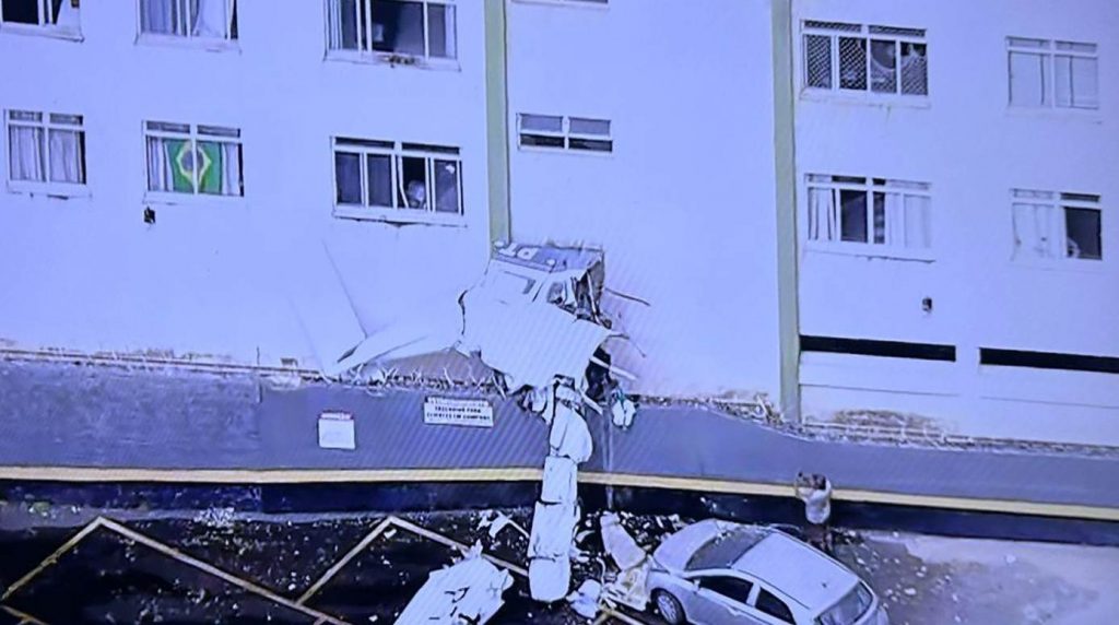 Avião cai em BH (Reprodução TV Globo)