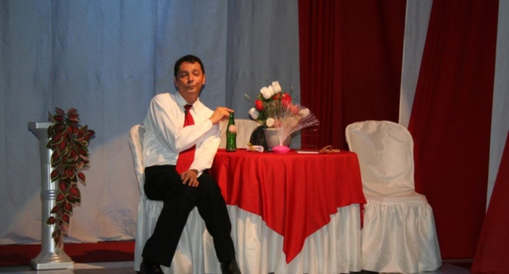 Teatro Raul Belém Machado recebe peça “Como Sobreviver em Festas e Recepções com Buffet Escasso”