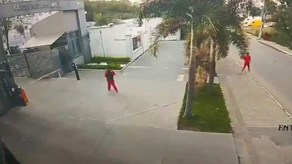 Imagens de circuito mostram momento em que detentos correm após ataque