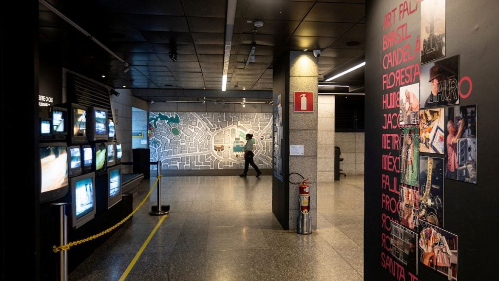 Exposição 'ENTRE — Histórias e Caminhos'