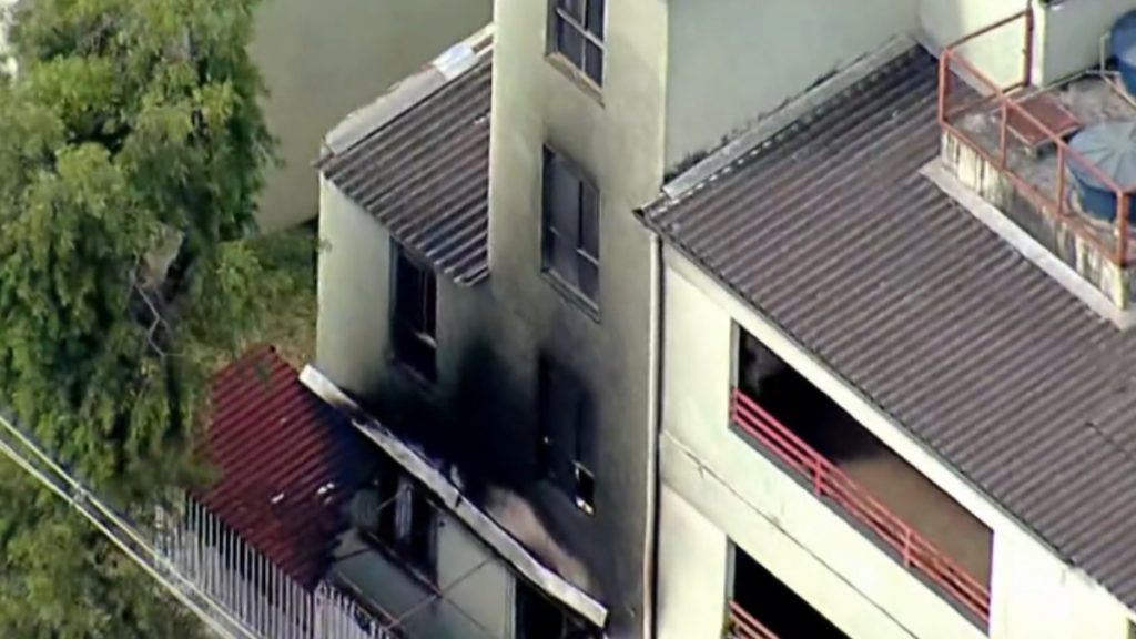 Incêndio criminoso atinge casa em Contagem (TV Globo/Reprodução)